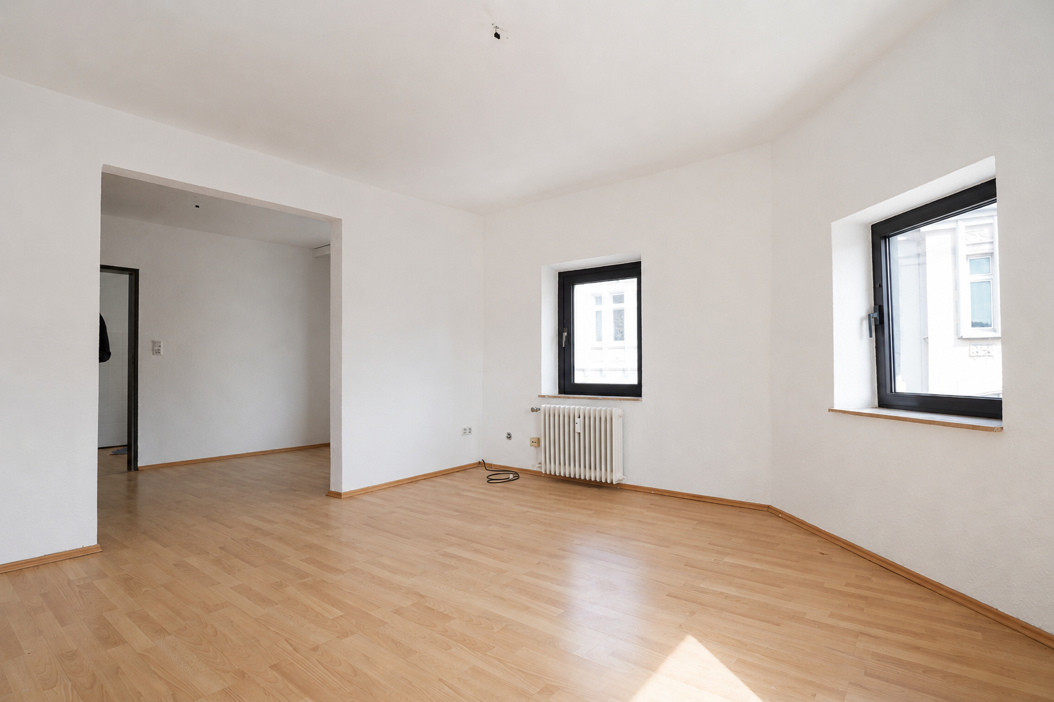 Ca. 80m² große 3-Zimmer-Wohnung mit offenem Wohn-/ Essbereich und Tageslichtbad - Photo 1