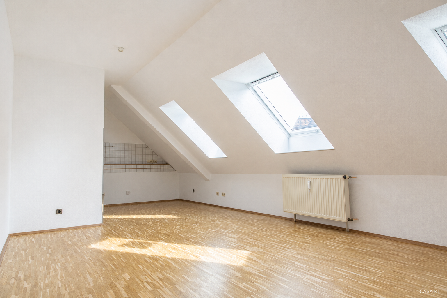 Helle ca. 45m² große 2-Zimmer-Dachgeschosswohnung mit Tageslichtbad - Photo 4