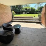 Terrasse mit Blick zum Garten