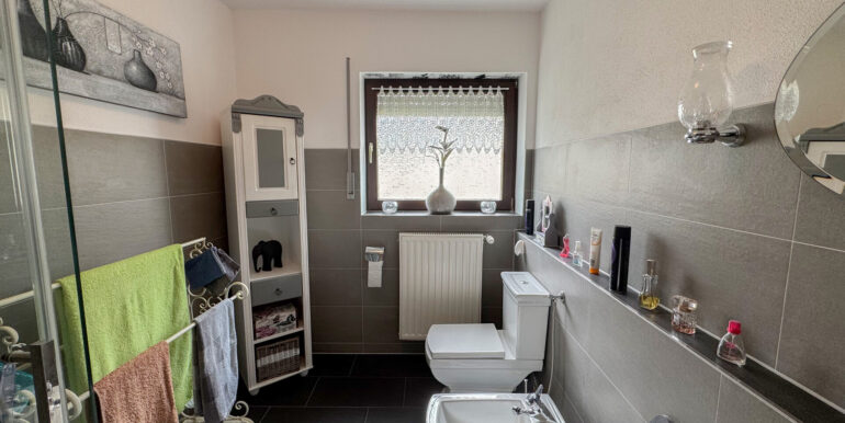 Tageslichtbad mit Dusche