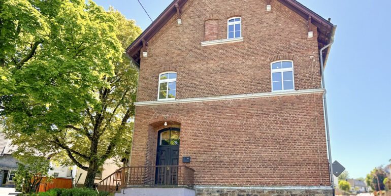 Seitenansicht / Eingang EG Wohnung