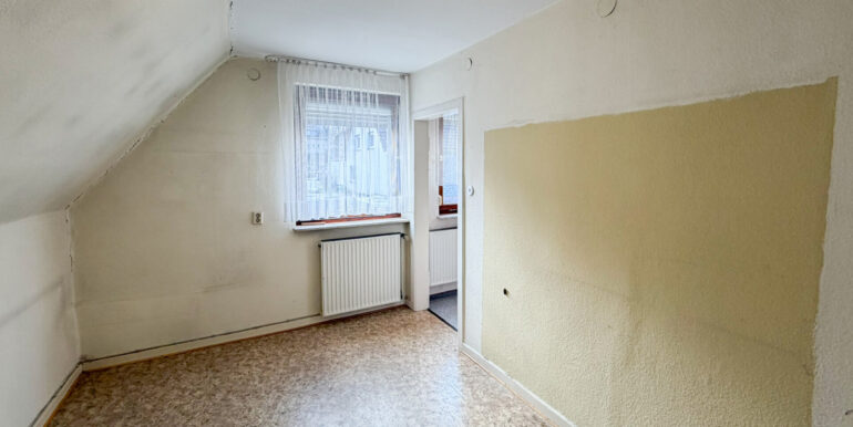 Ankleidezimmer (Küche mgl.)