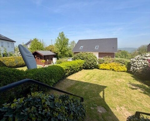 Haushälfte rechts - Blick in den tollen Garten