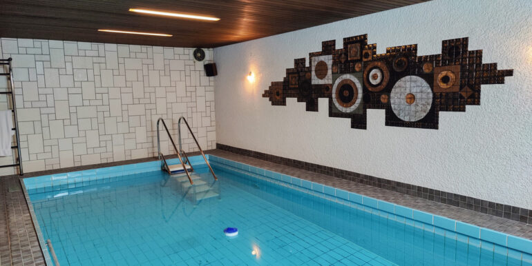 Schwimmbad UG