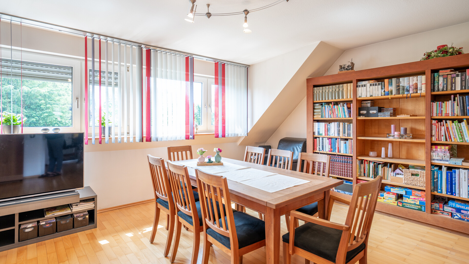 Haus‑in‑Haus‑Charakter: stilvolle 5‑Zimmer‑Maisonette mit Balkon und viel Raum zur freien Entfaltung - Photo 4