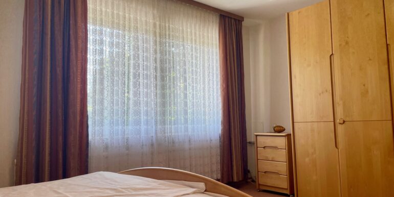geräumiges Schlafzimmer (EG)