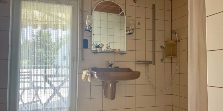 Bad mit ebenerdiger Dusche (EG)