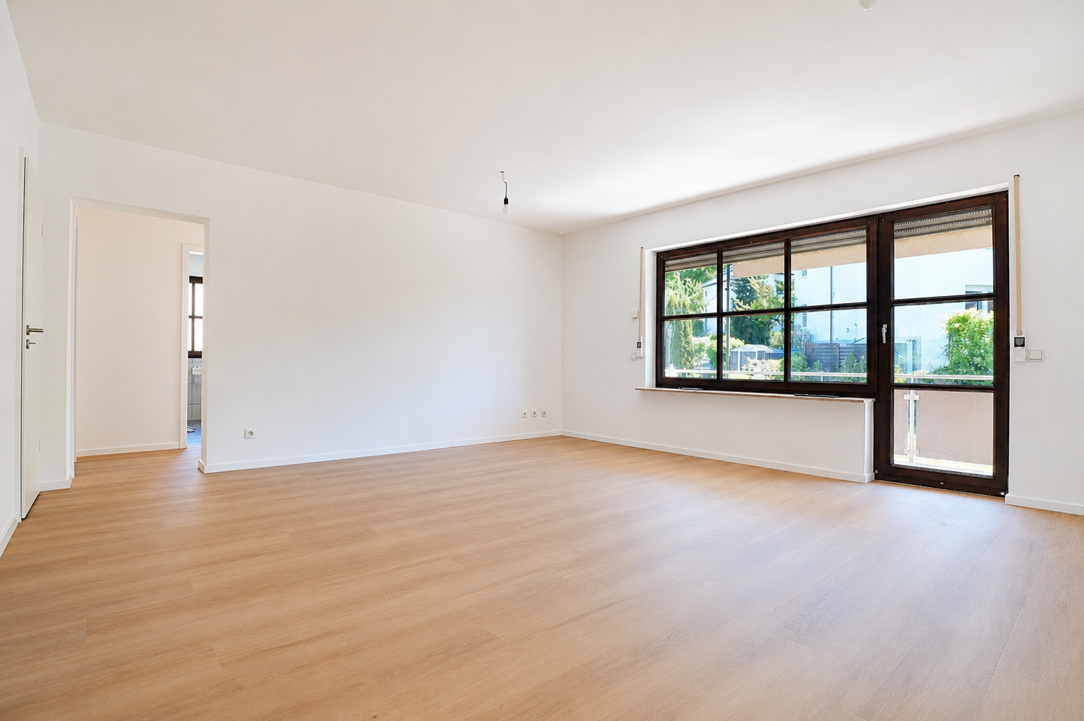 Frisch renovierte 3-Zimmer-Wohnung mit Loggia und Garage in ruhiger Lage - Photo 1