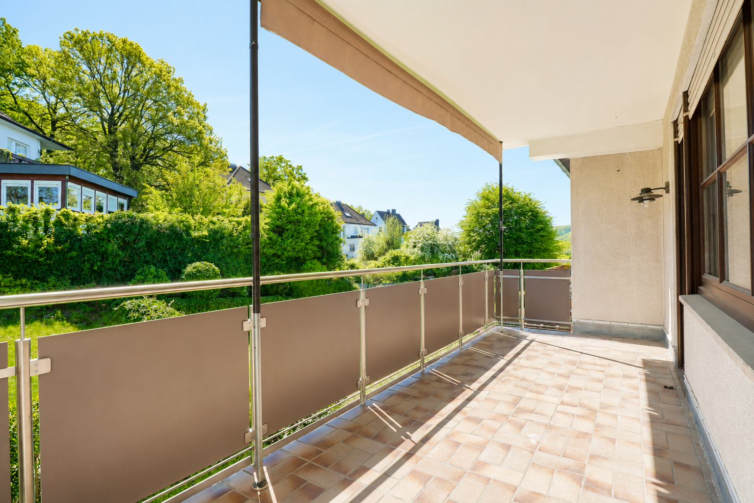 Frisch renovierte 3-Zimmer-Wohnung mit Loggia und Garage in ruhiger Lage - Photo 4