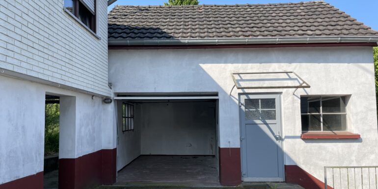 Garage mit Geräteschuppen