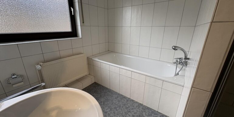 Badezimmer mit Wanne...