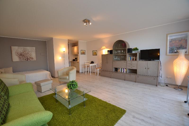 Nah bei Düsseldorf: Vollmöbliertes Apartment – Pool und Sauna im Haus – Erkrath-Unterfeldhaus - Photo 3