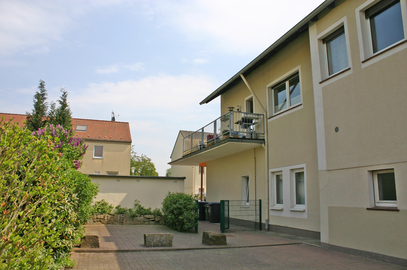 3-Zimmer-Etagenwohnung mit Balkon, Garage - Photo 1