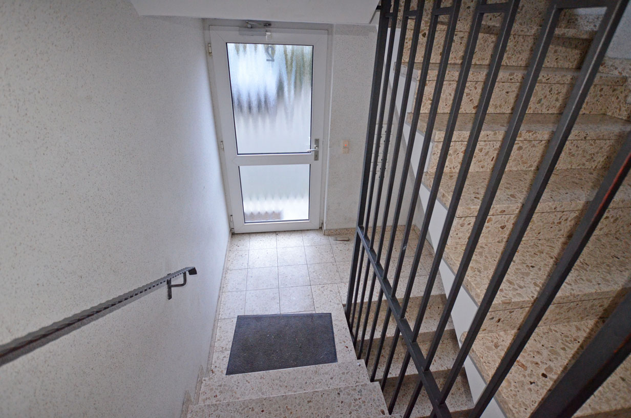 Charmante 2-Zimmer-Dachgeschosswohnung mit Balkon und Außenstellplatz - Photo 2