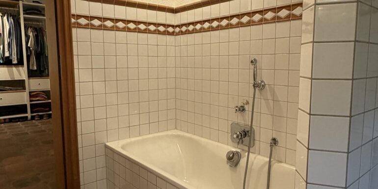 ...  Badewanne und WC