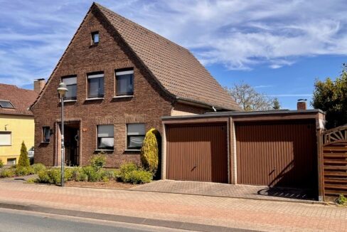 Einfam.-Haus mit Einliegerwhg. ...