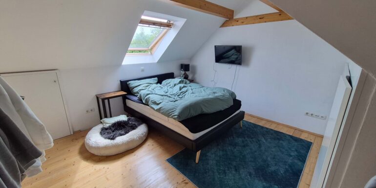 Schlafzimmer DG