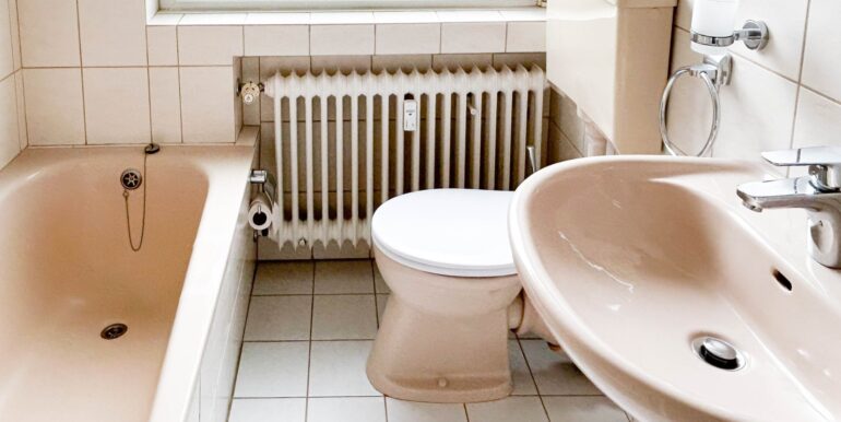 Badezimmer mit Fenster