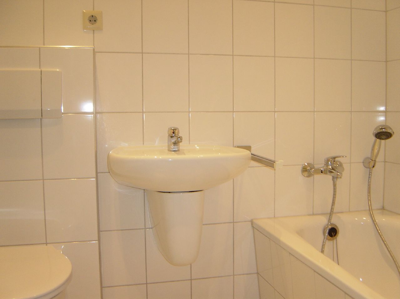 Helle Citywohnung in der Weißenburger Straße 6, Ecke Kaiserstraße, Balkon - Photo 2