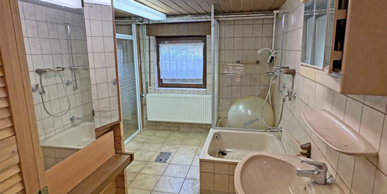 UG Sauna, Dusch-Bad