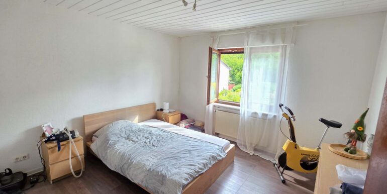 Schlafzimmer (EG)