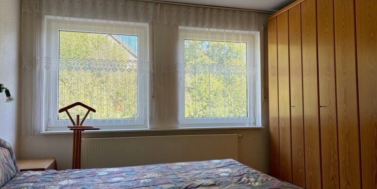 Schlafzimmer (EG)