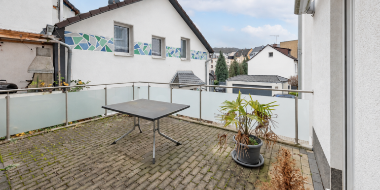 großzüger Terrasse