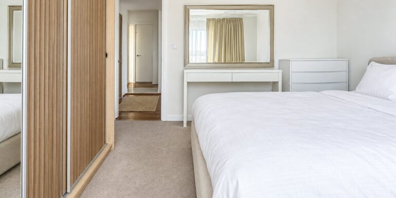 Schlafzimmer 1. OG Links