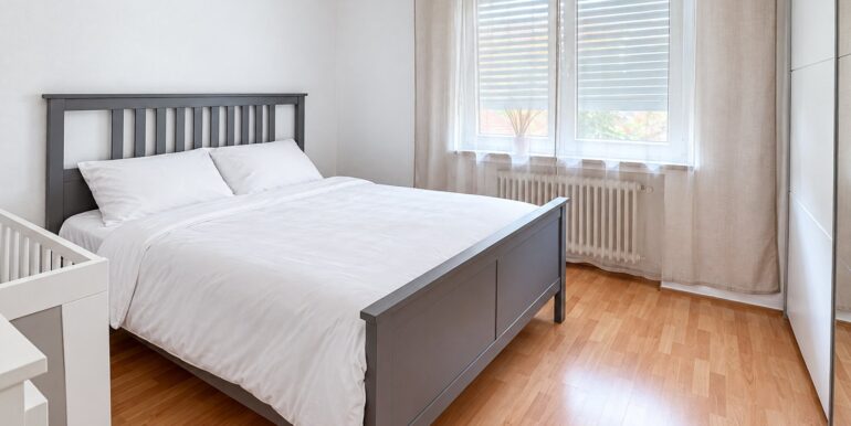 Schlafzimmer 2. OG Links