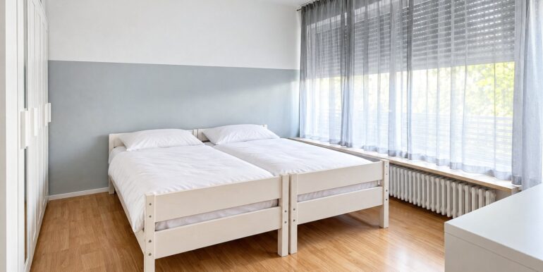 Schlafzimmer 2. OG Links