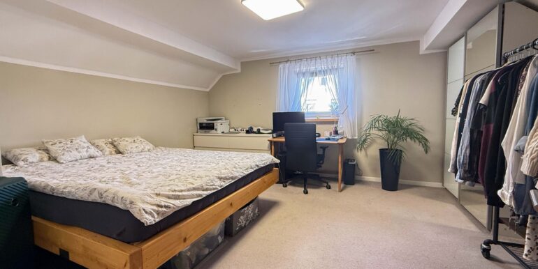 Schlafzimmer DG