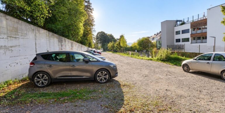 Weitere Parkmöglichkeiten direkt am Haus