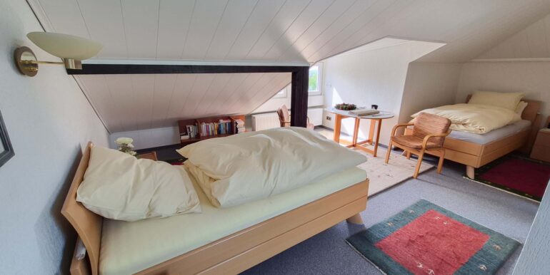 Schlafzimmer DG