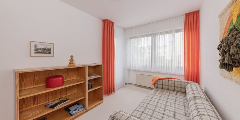 Zimmer mit Zugang zur Loggia
