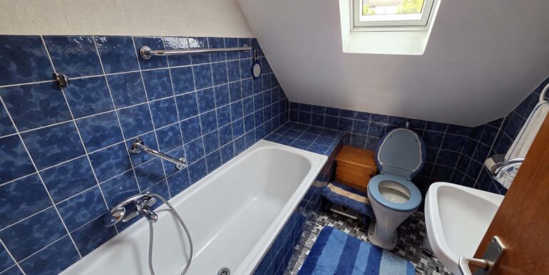 Badezimmer (DG)