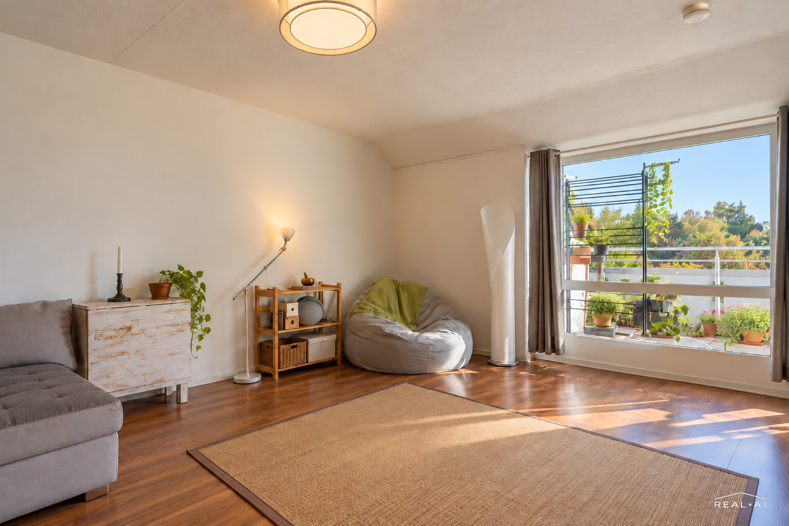 Großzügiges 1-Zimmer-Apartment im charmanten Dachgeschoss - Foto 1