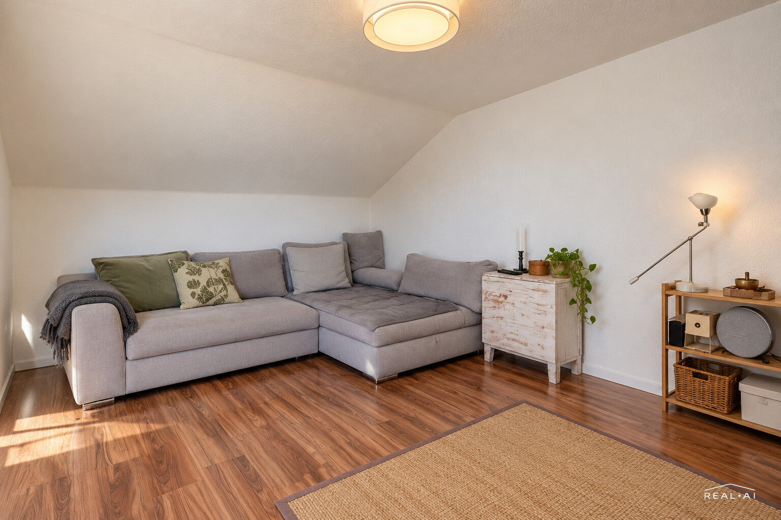 Großzügiges 1-Zimmer-Apartment im charmanten Dachgeschoss - Foto 2