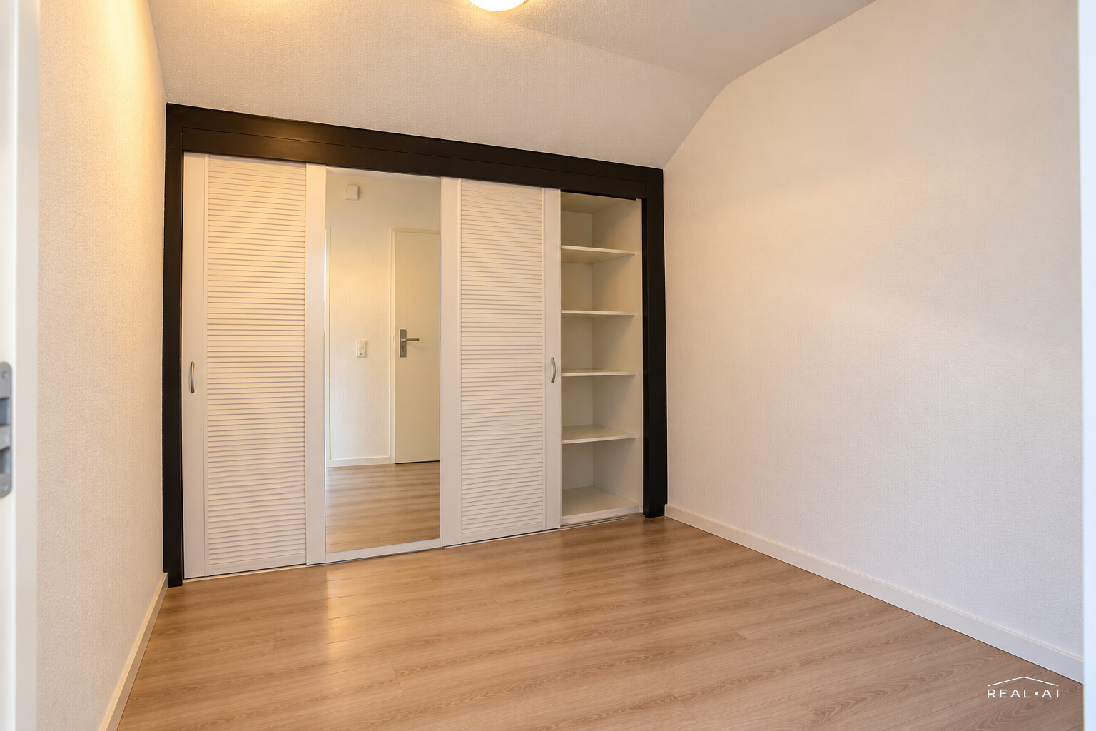 Großzügiges 1-Zimmer-Apartment im charmanten Dachgeschoss - Foto 3