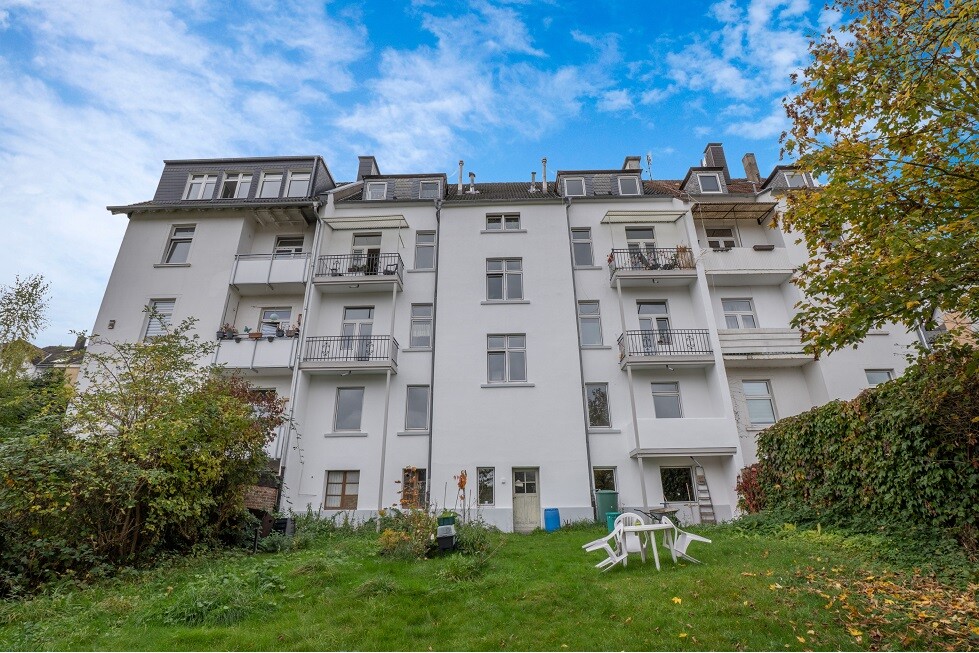Rund 51 m² große 2-Zimmer-Dachgeschosswohnung mit renoviertem Tageslichtbad und Gartennutzung - Foto 4