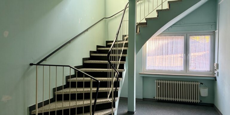 Treppe zum KG (Gewerbe)