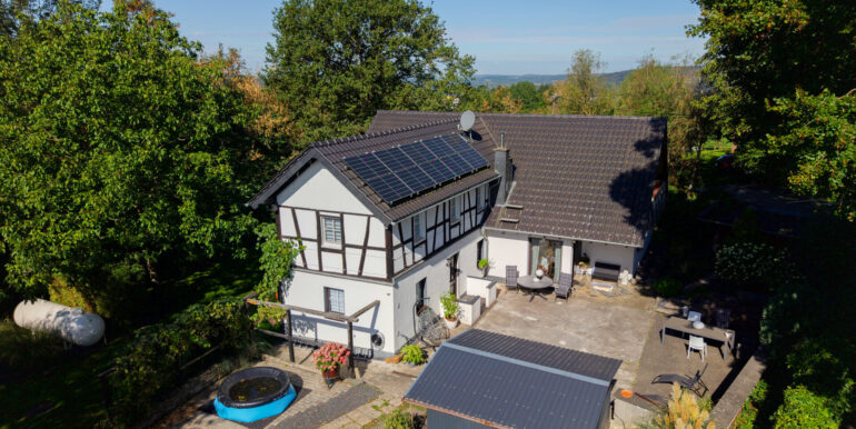 Fachwerkhaus und Haupthaus
