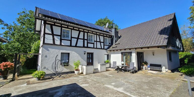 Fachwerkhaus und Haupthaus