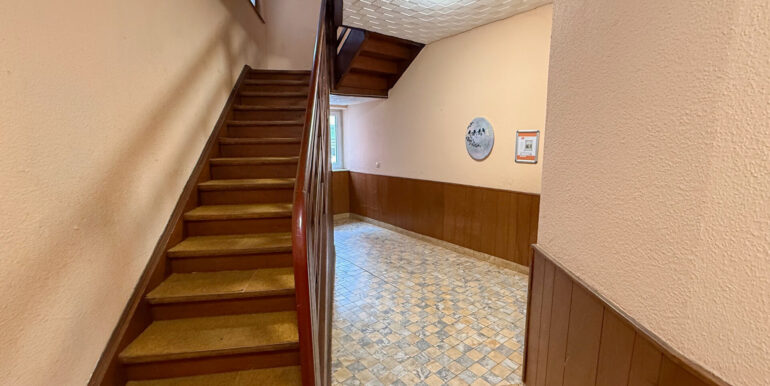 Treppenhaus Haus links
